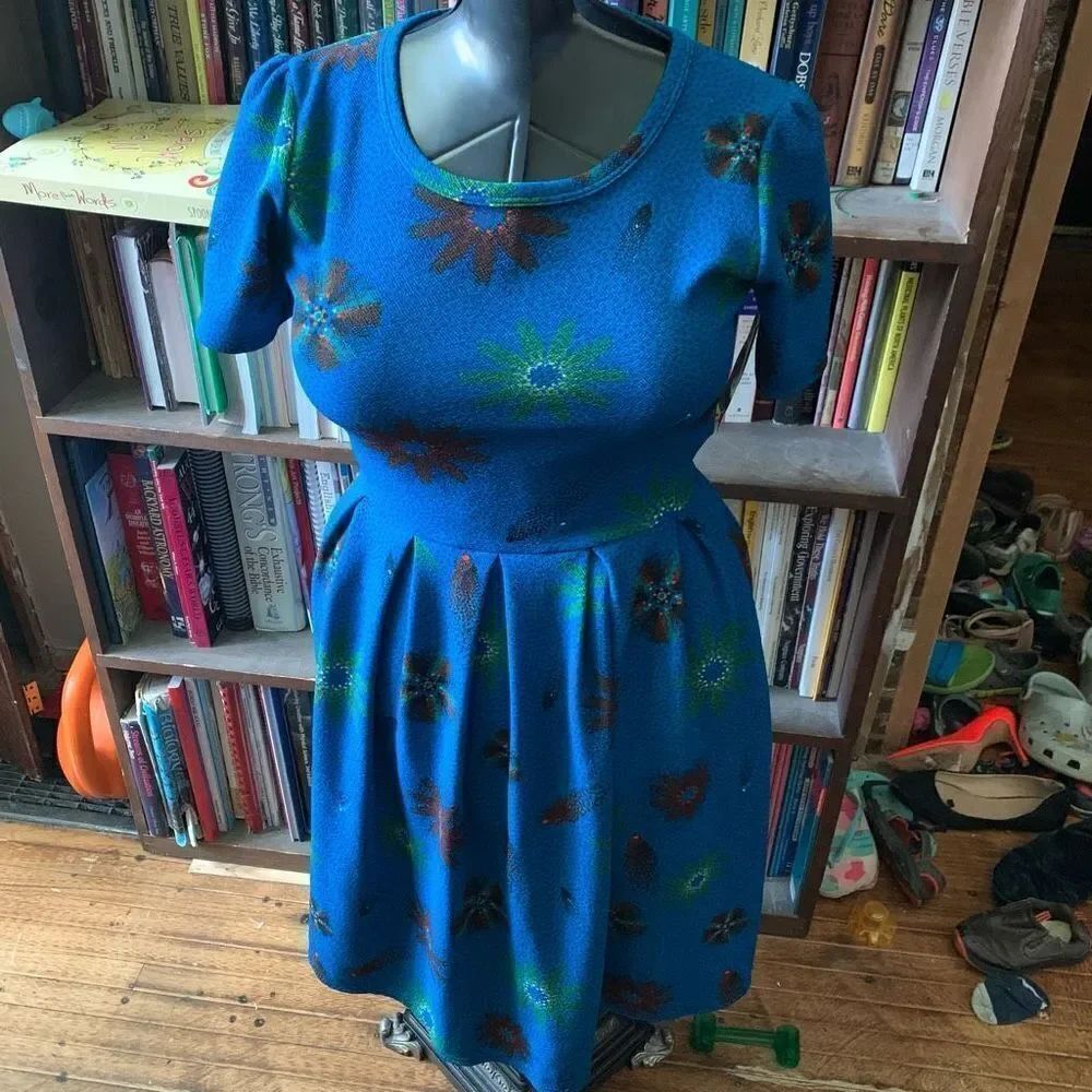 Lularoe Amelia blue floral fit & flare knit travelcore S dress